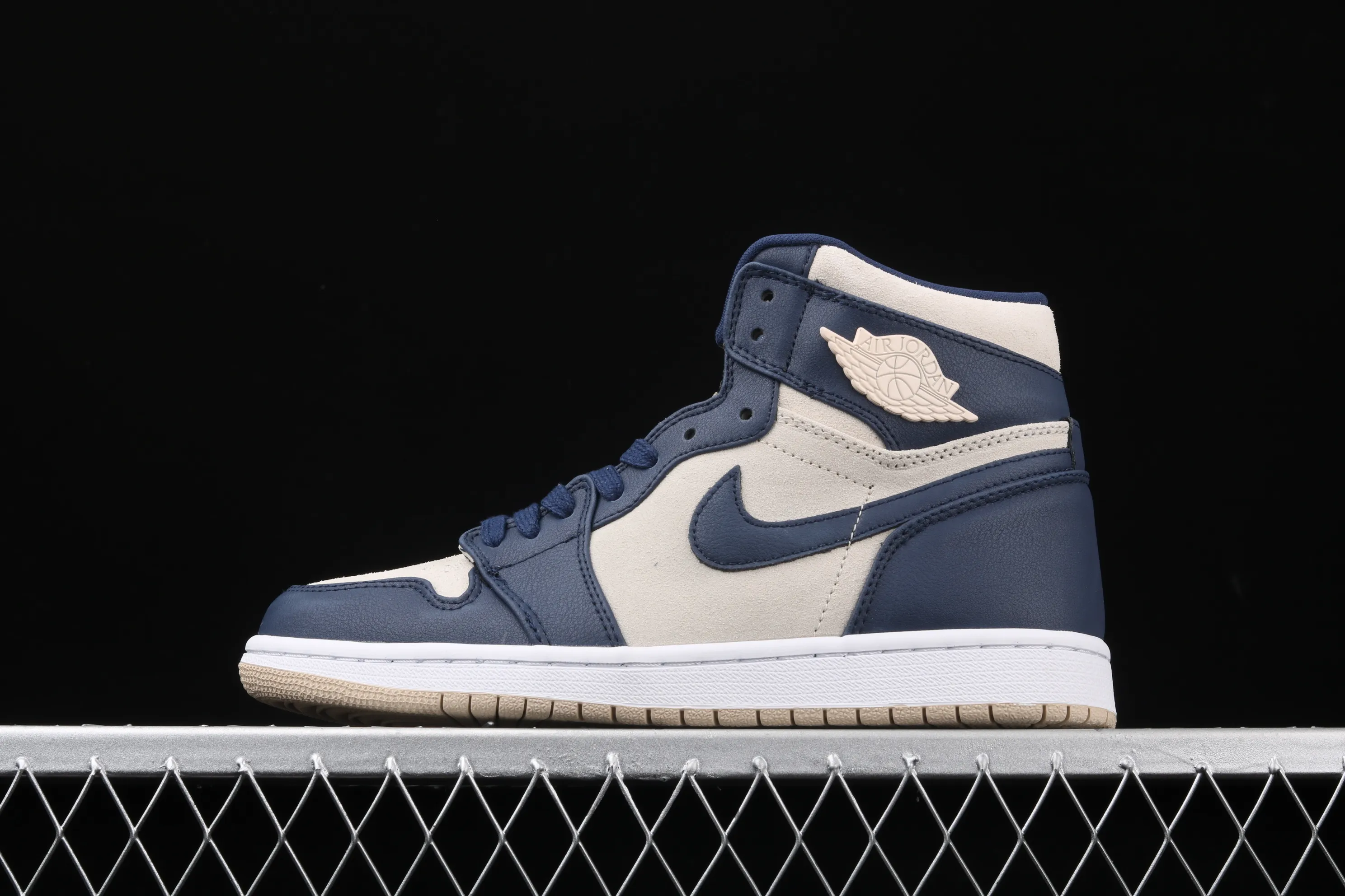 All categories Air Jordan Jordan series basketball shoes Air Jordan 1 High Air Jordan 1 Retro Premium AJ1 Joe 1 khaki blue frosted basketball shoes AQ9131-401